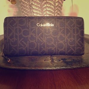 Calvin Klein Women's Zip Around Continental Wallet